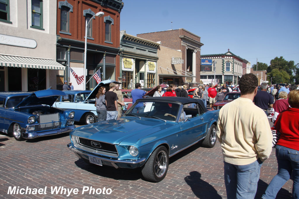 The NRHP places nominations and listings into one of five categories: buildings, structures, objects, sites, and districts.  The most common listings are buildings and districts, or groups of buildings (more on structures, objects, and sites below).  